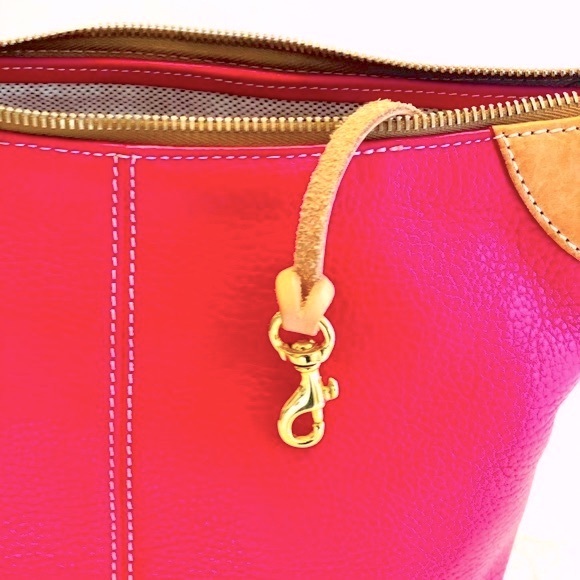 🦆Dooney & Bourke Premium Leather Handbag w/Logo Keychain, Sz Small, Pink & Tan - Picture 5 of 8